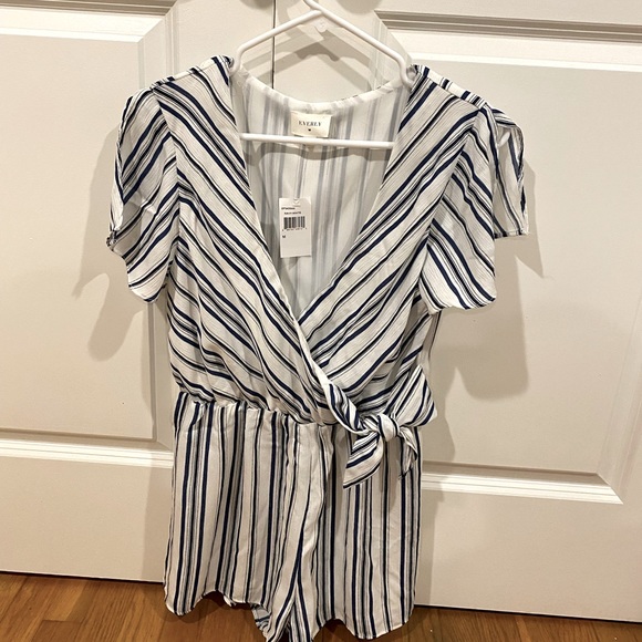 NWT Everly romper, white with navy blue stripes. - Picture 1 of 4